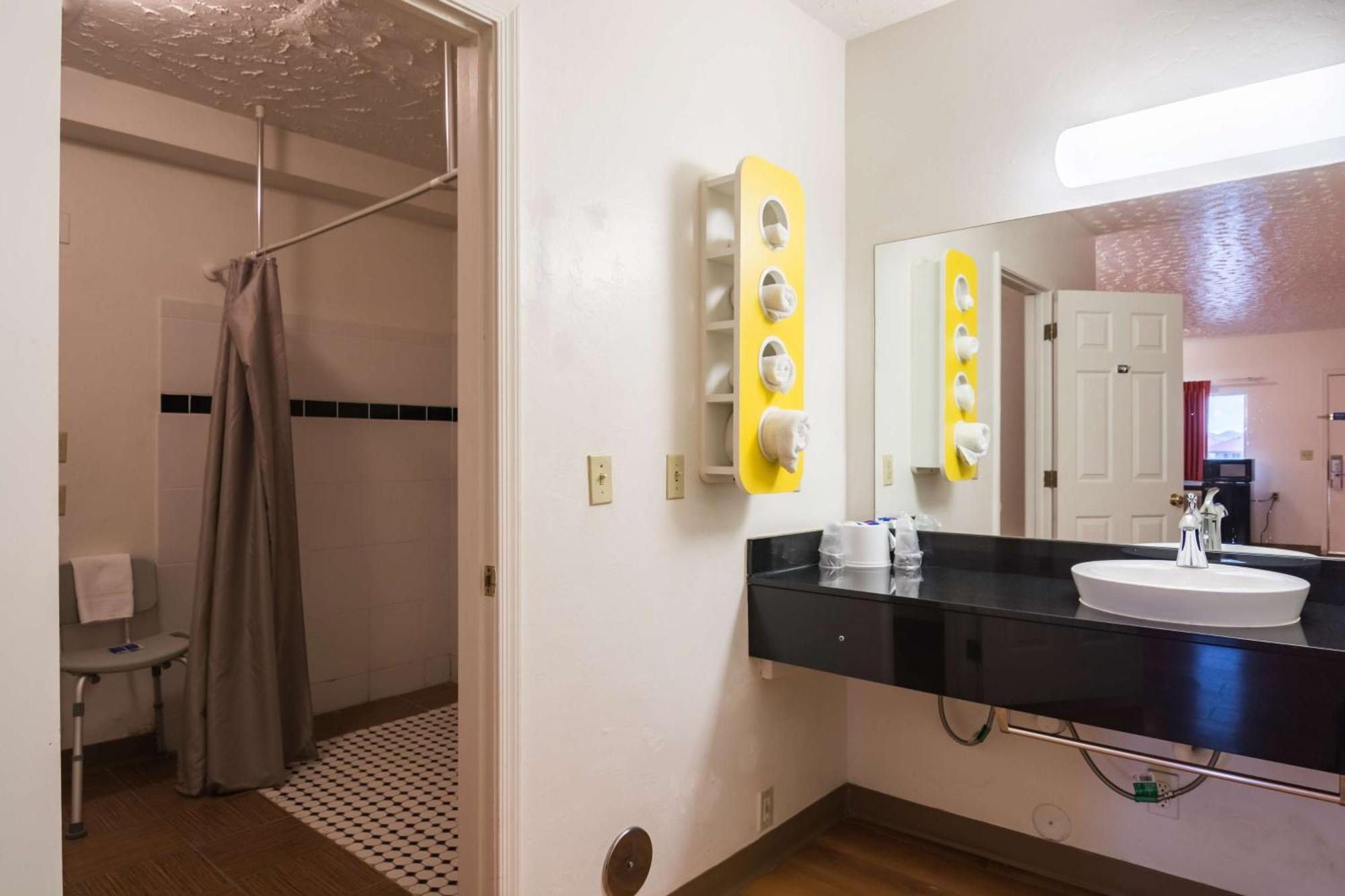 Accessible 2 Queen Beds Roll in Shower
