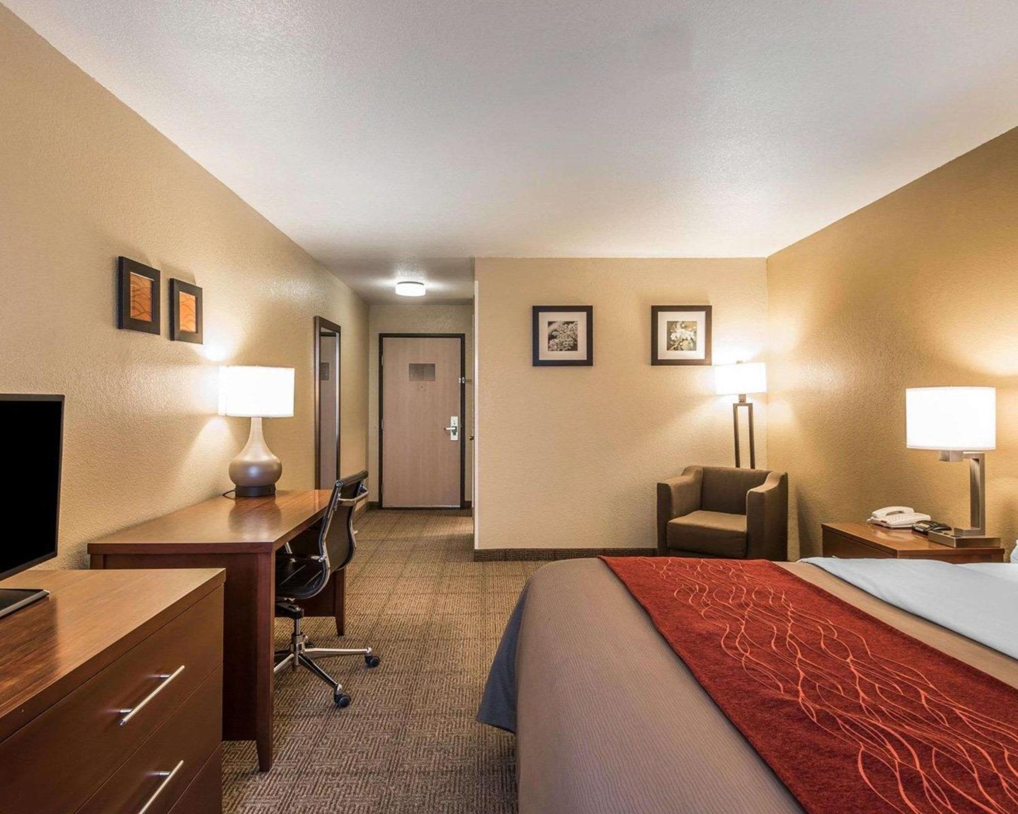 Standard King Room - Non-Smoking