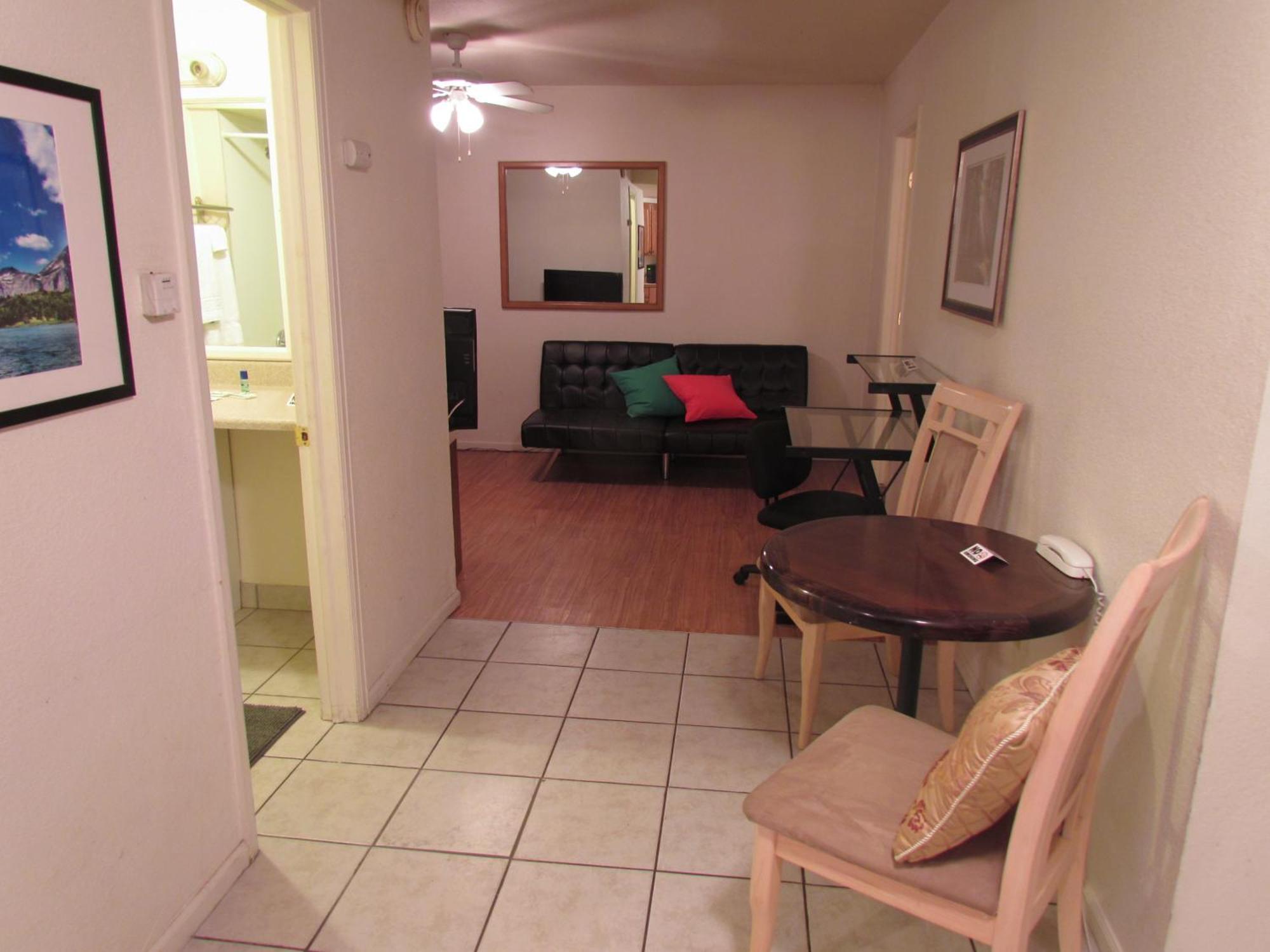 One-Bedroom Queen Suite