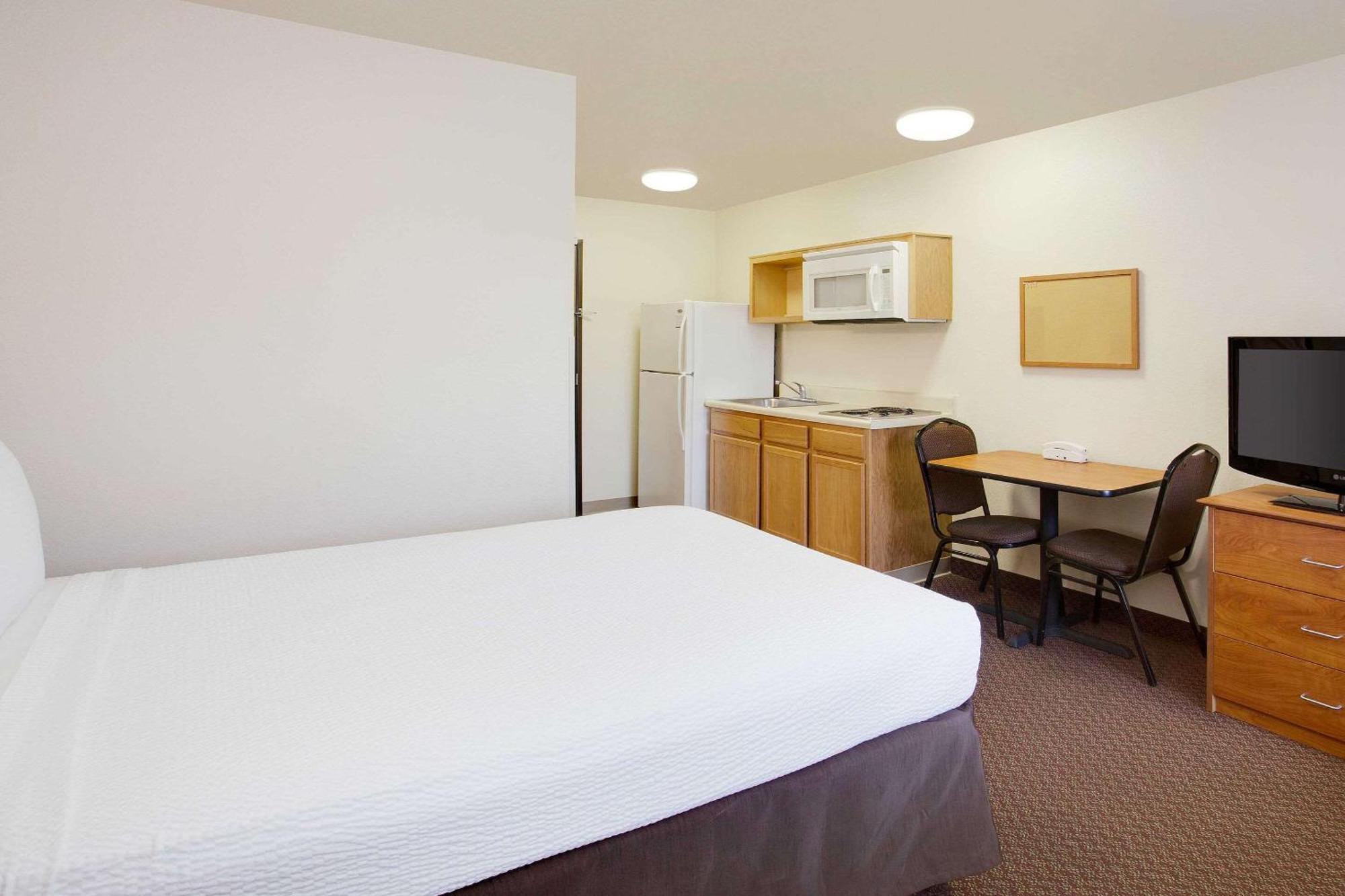Queen Suite - Accessible/Non-Smoking