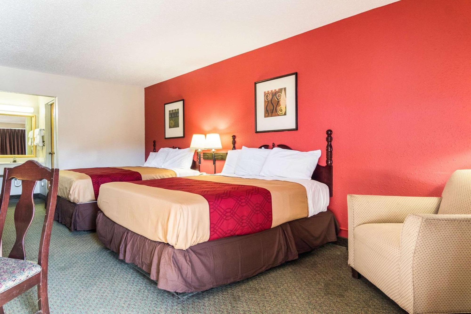 Queen Room with Two Queen Beds - Smoking
