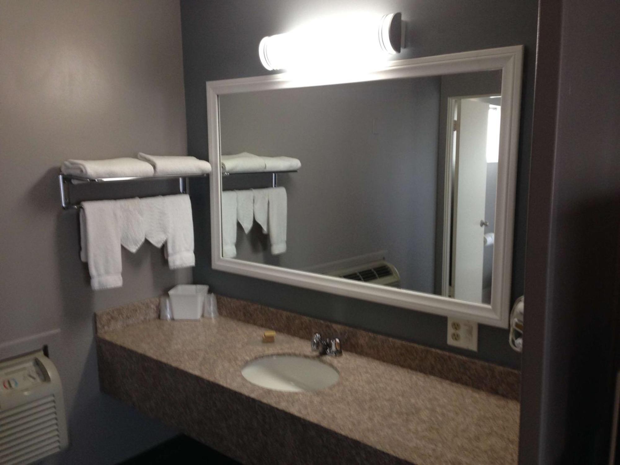 Deluxe Quadruple Room - Non-Smoking