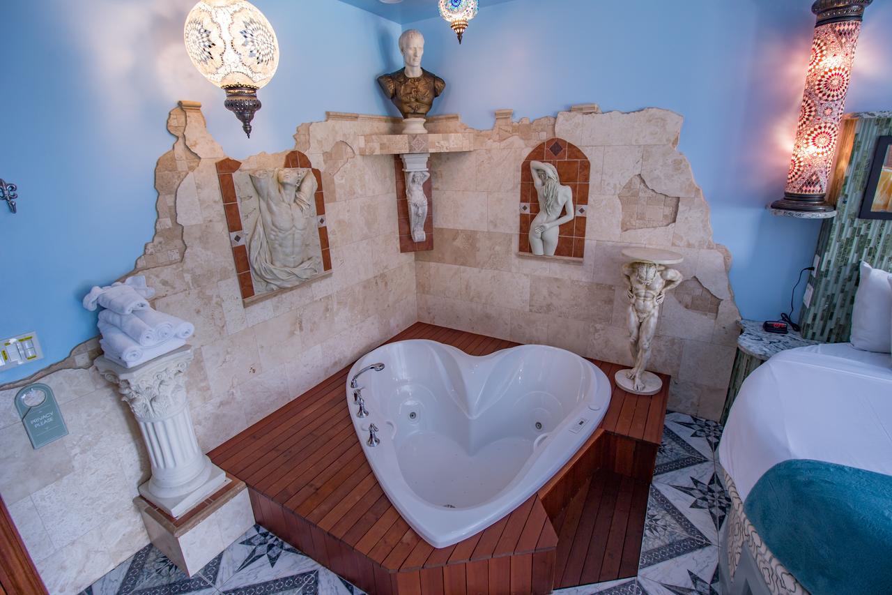 Roman Rendezvous,718647976:JPEG