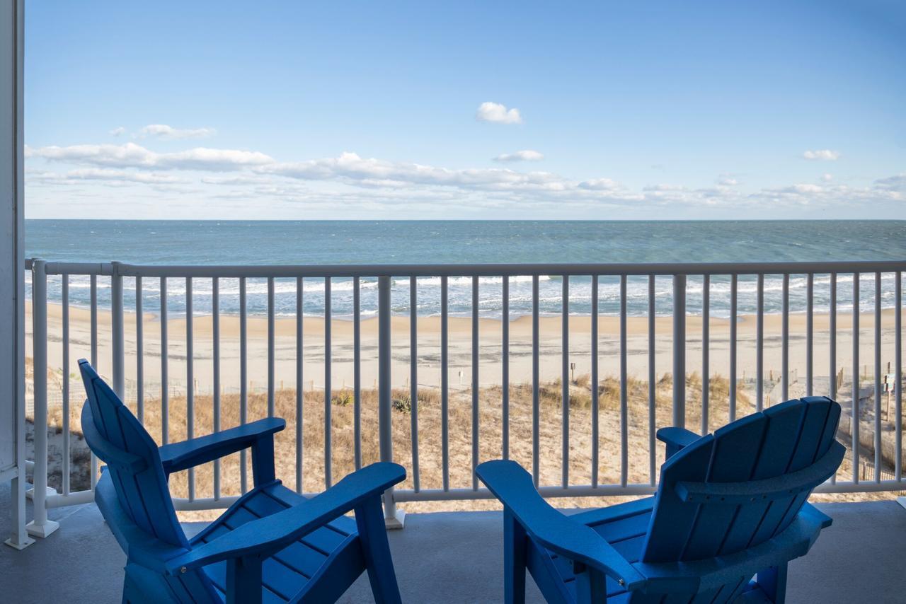 Oceanfront Two Queen Beds with Pullout Sofa and Balcony,1498540606:JPEG