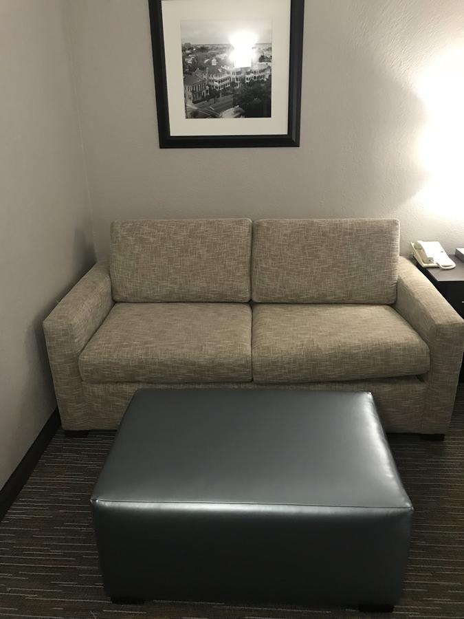 Deluxe King Room - Non-Smoking
