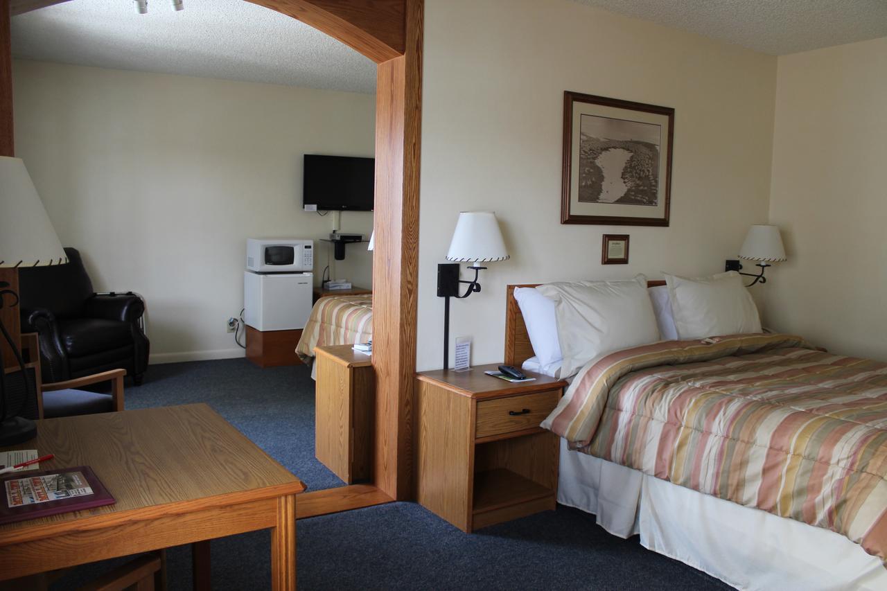 Deluxe Queen Suite