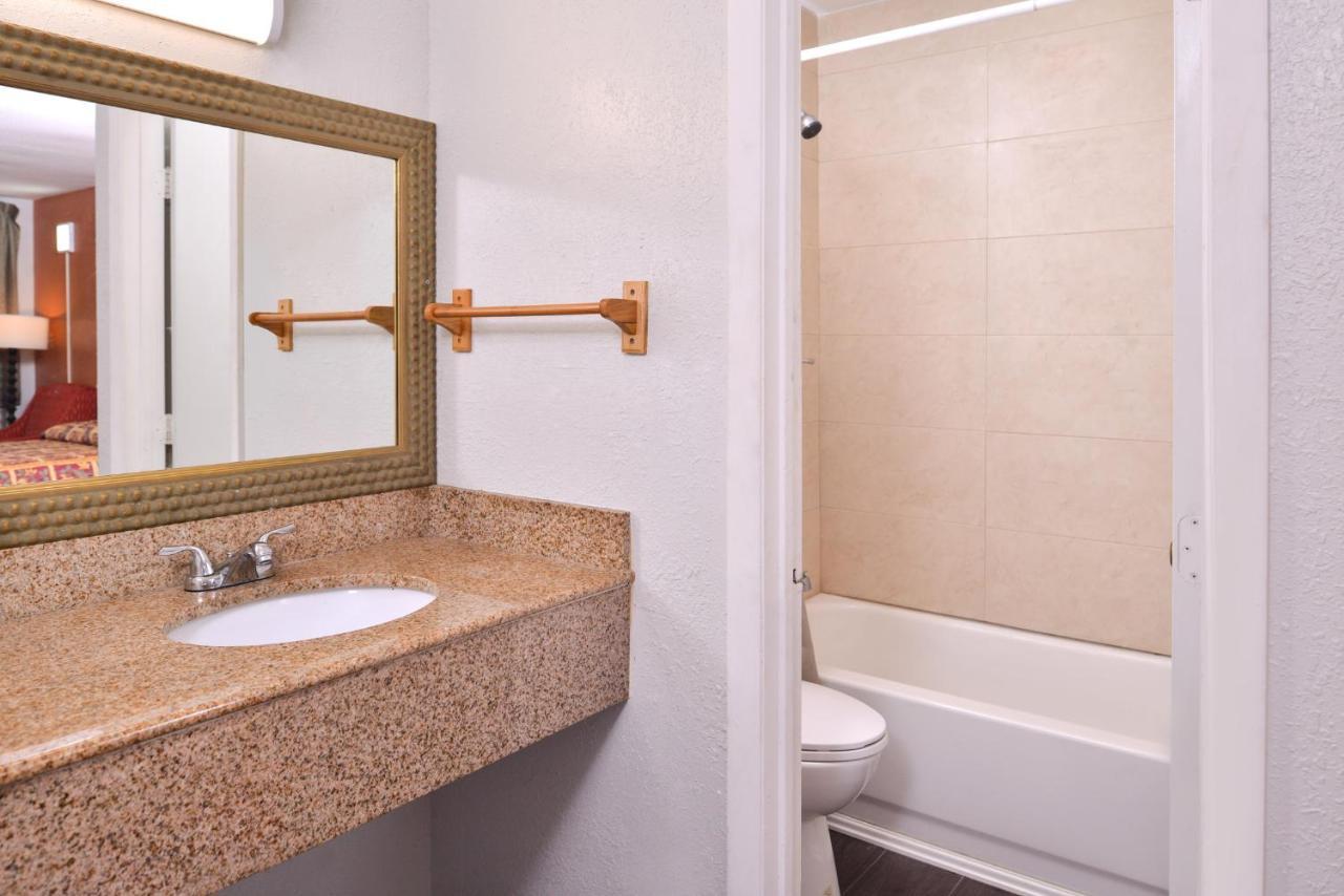 Double Room with Two Double Beds - Smoking