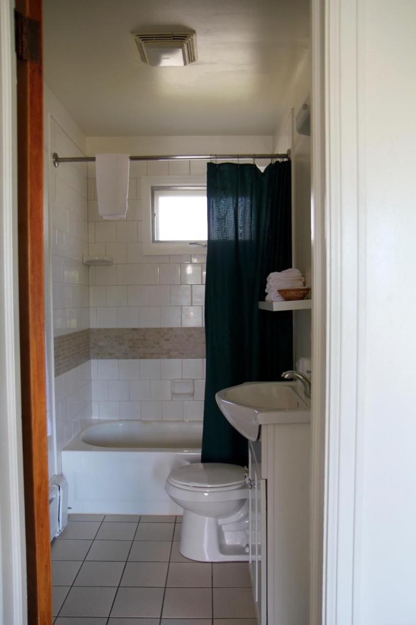 Queen Room with Partial Lake View