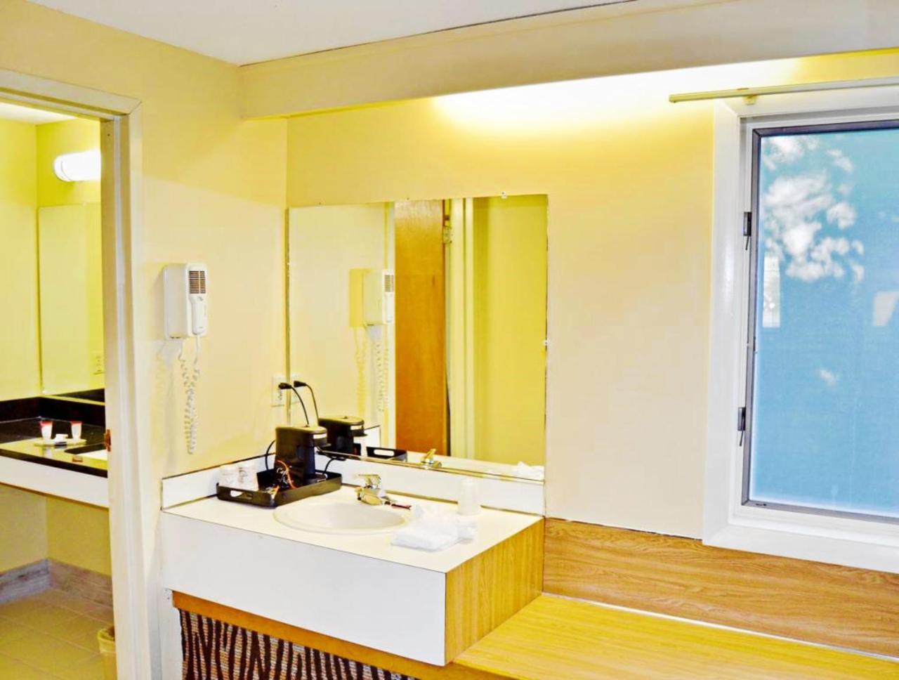 Deluxe Room with Two Double Beds - Non-Smoking
