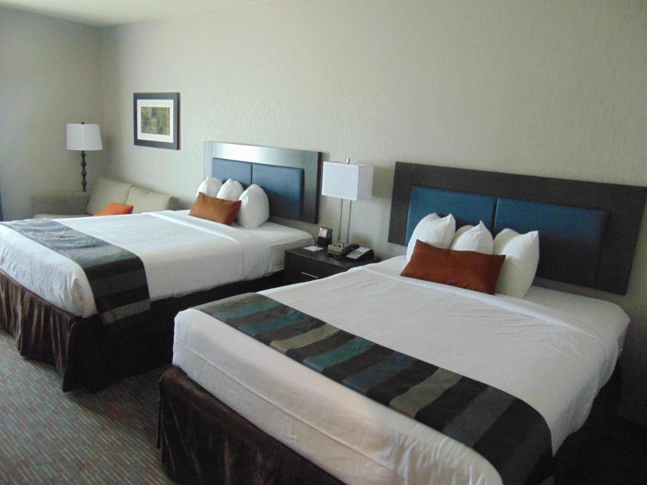 Queen Room with Two Queen Beds - Non-Smoking,727336921:JPEG