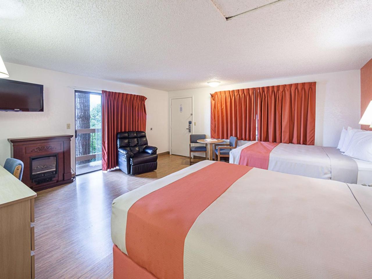Queen Room with Two Queen Beds - Disability Access - Non-Smoking
