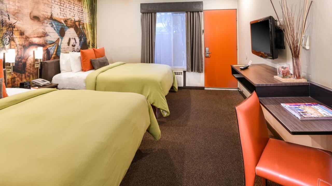Queen Room with Two Queen Beds,727803823:JPEG