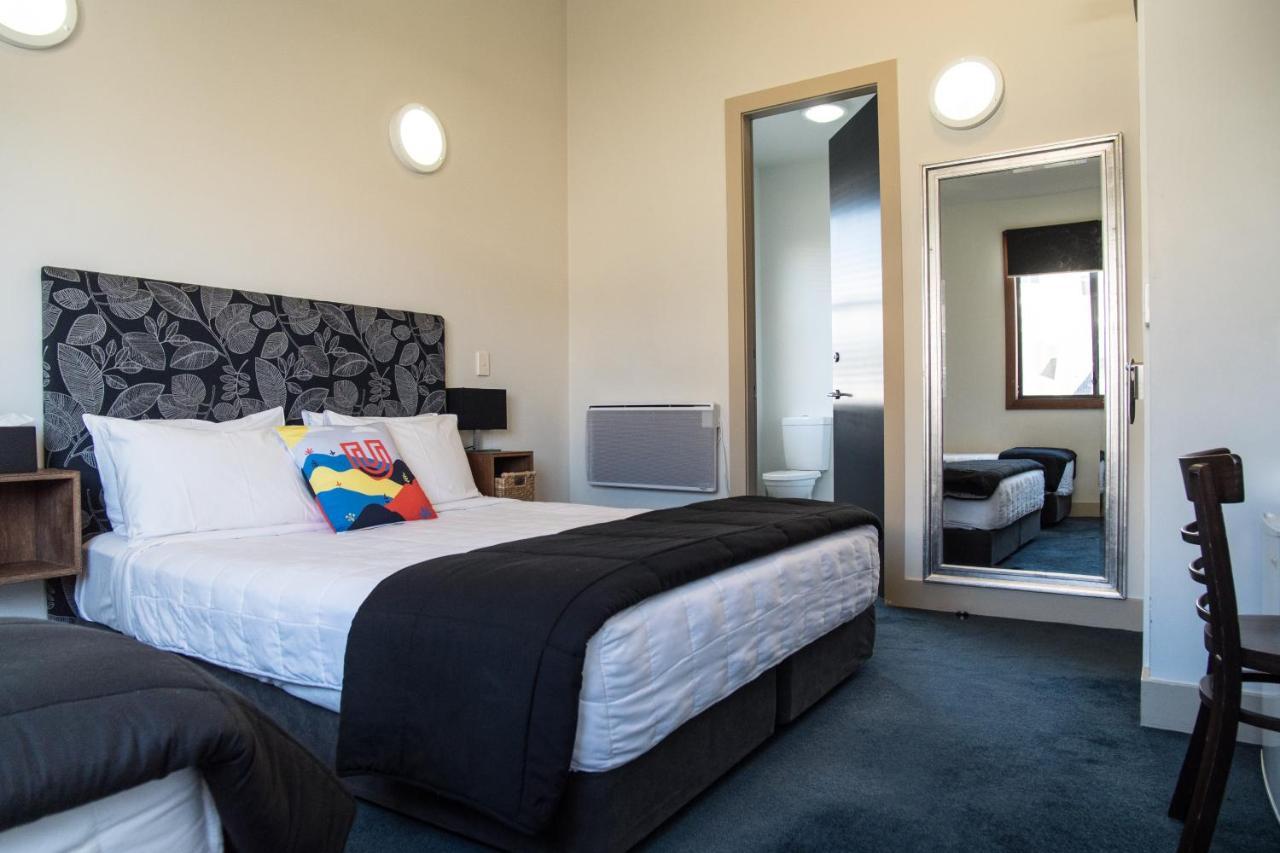 King Studio + 1 Single bed