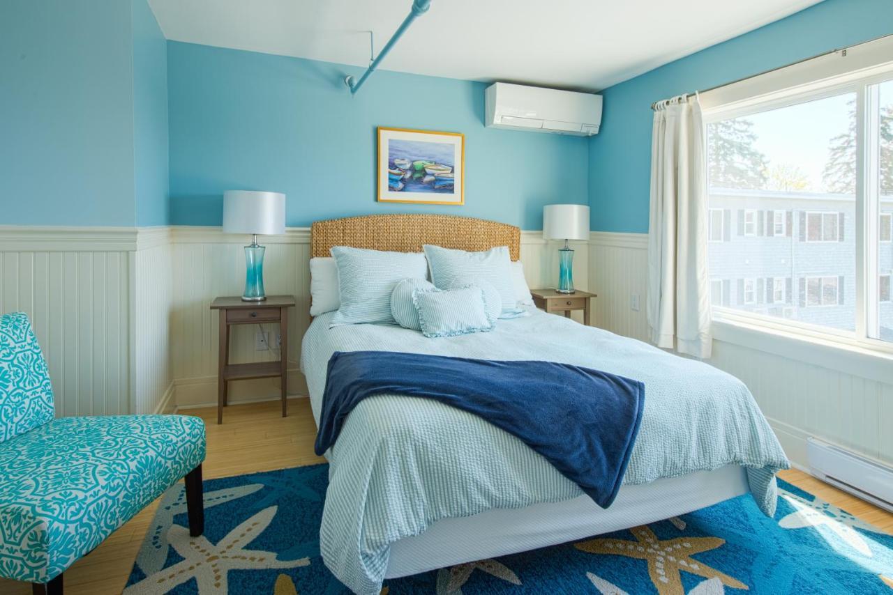 Carriage House Queen with Sleeper Sofa,815213723:JPEG