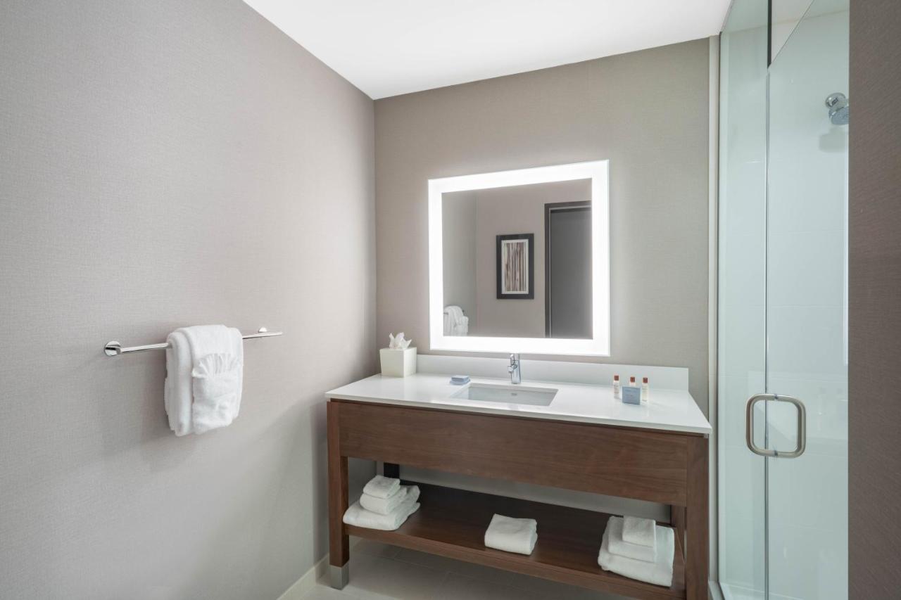 King Room with Microwave and Fridge,1538965723:JPEG