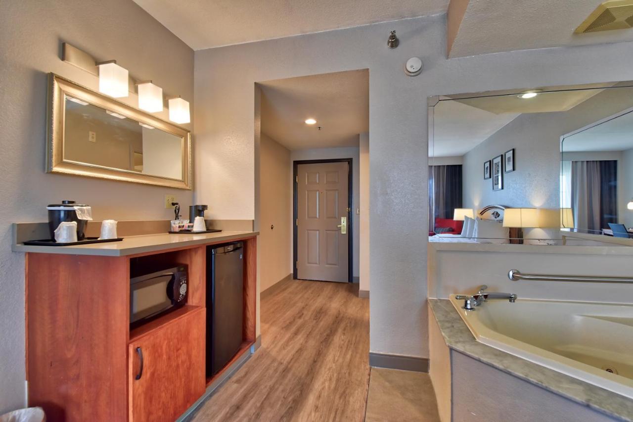 King Suite with Spa Bath - Non-Smoking