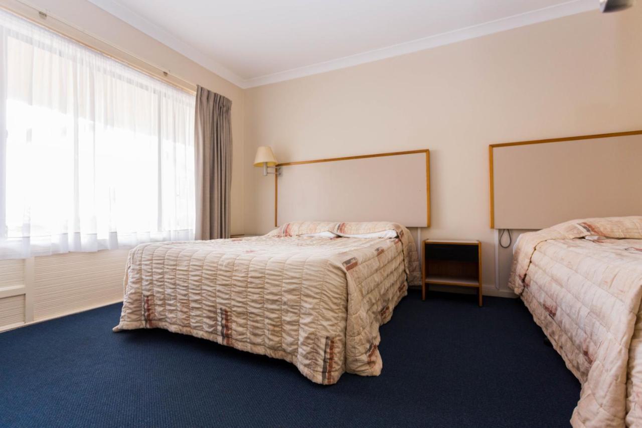 Three-Bedroom Apartment,1220216332:JPEG