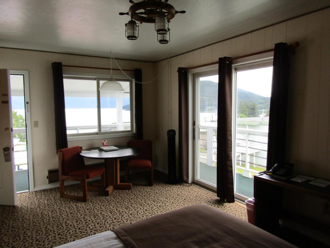 Deluxe King Suite