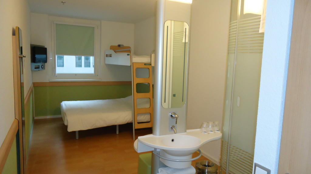 Standard Room with 1 Double and 1 Single Bed