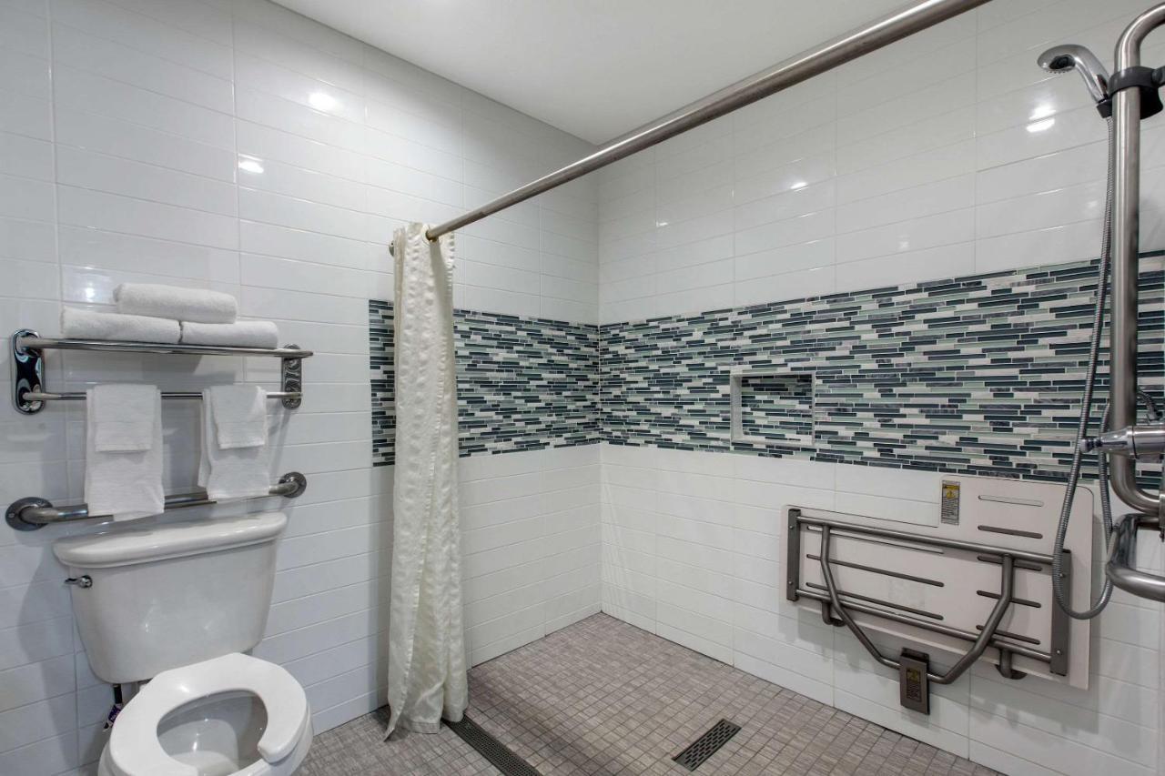 King Room - Accessible/Non-Smoking