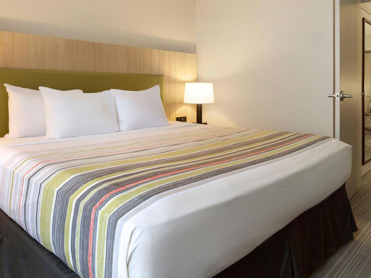 Studio King Suite with Sofa-bed - Non Smoking