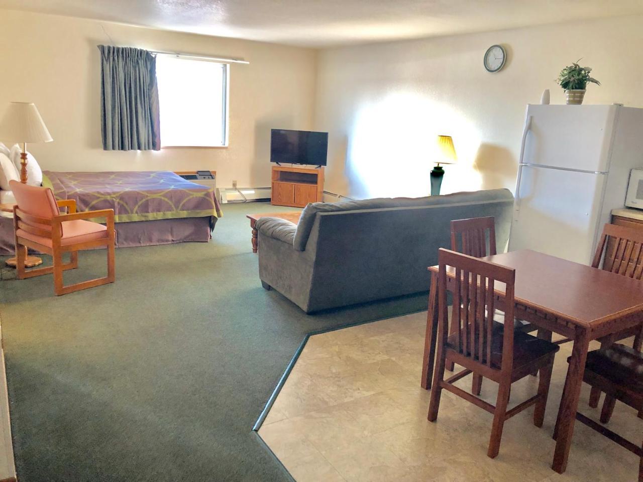 One-Bedroom Suite with Two Queen Beds - Non-Smoking
