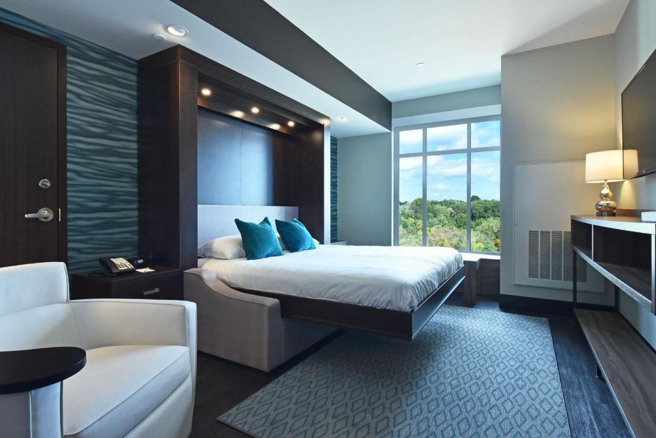 1 MURPHY BED