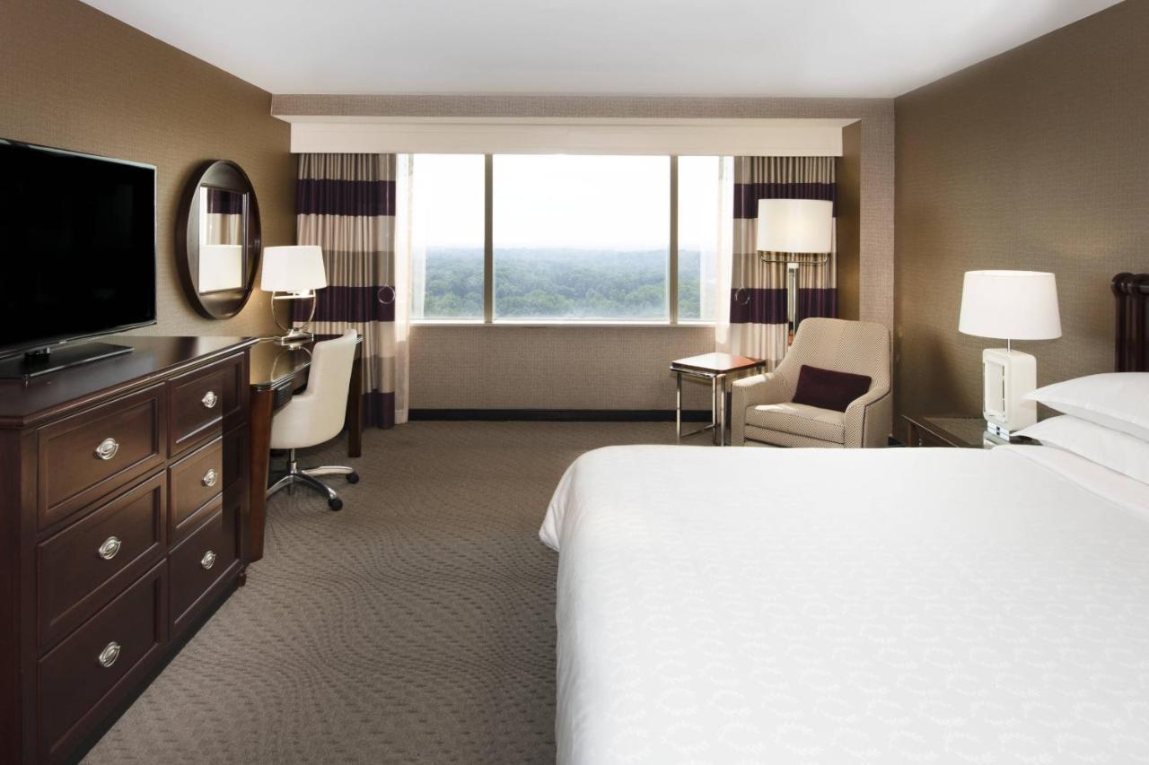 Club lounge access, Guest room, 1 King, Tower