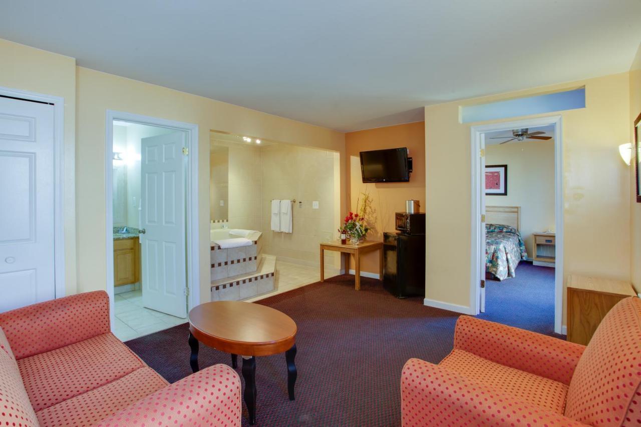 Queen Suite with Spa Bath