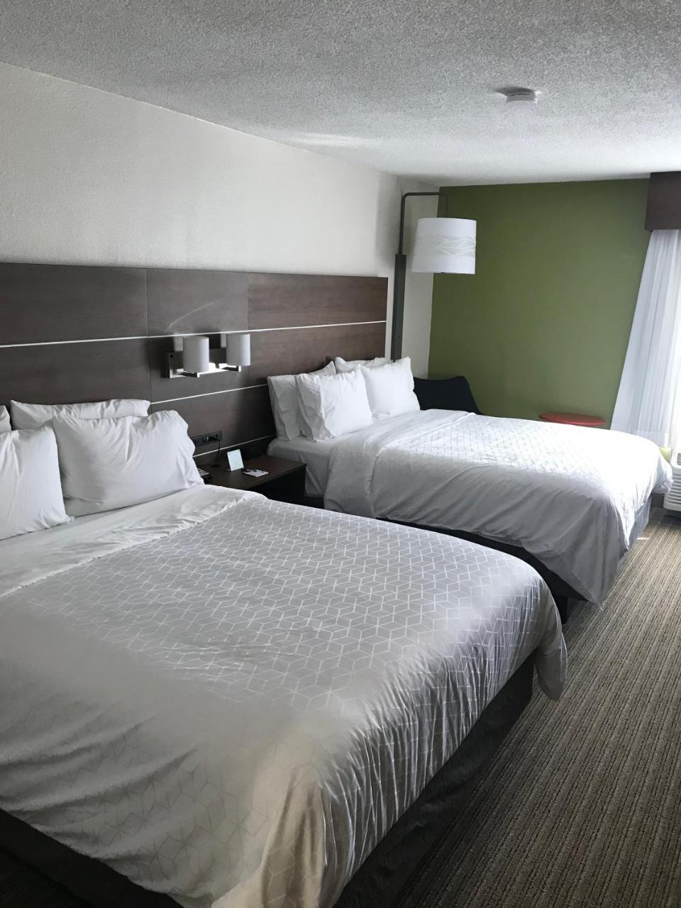 Standard Queen Room with Two Queen Beds