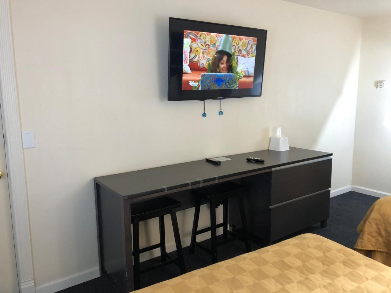 Deluxe Queen Room with Two Queen Beds