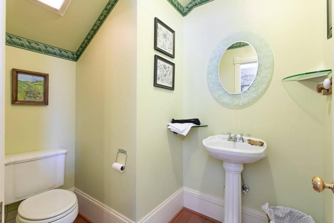 Queen Suite with Spa Bath
