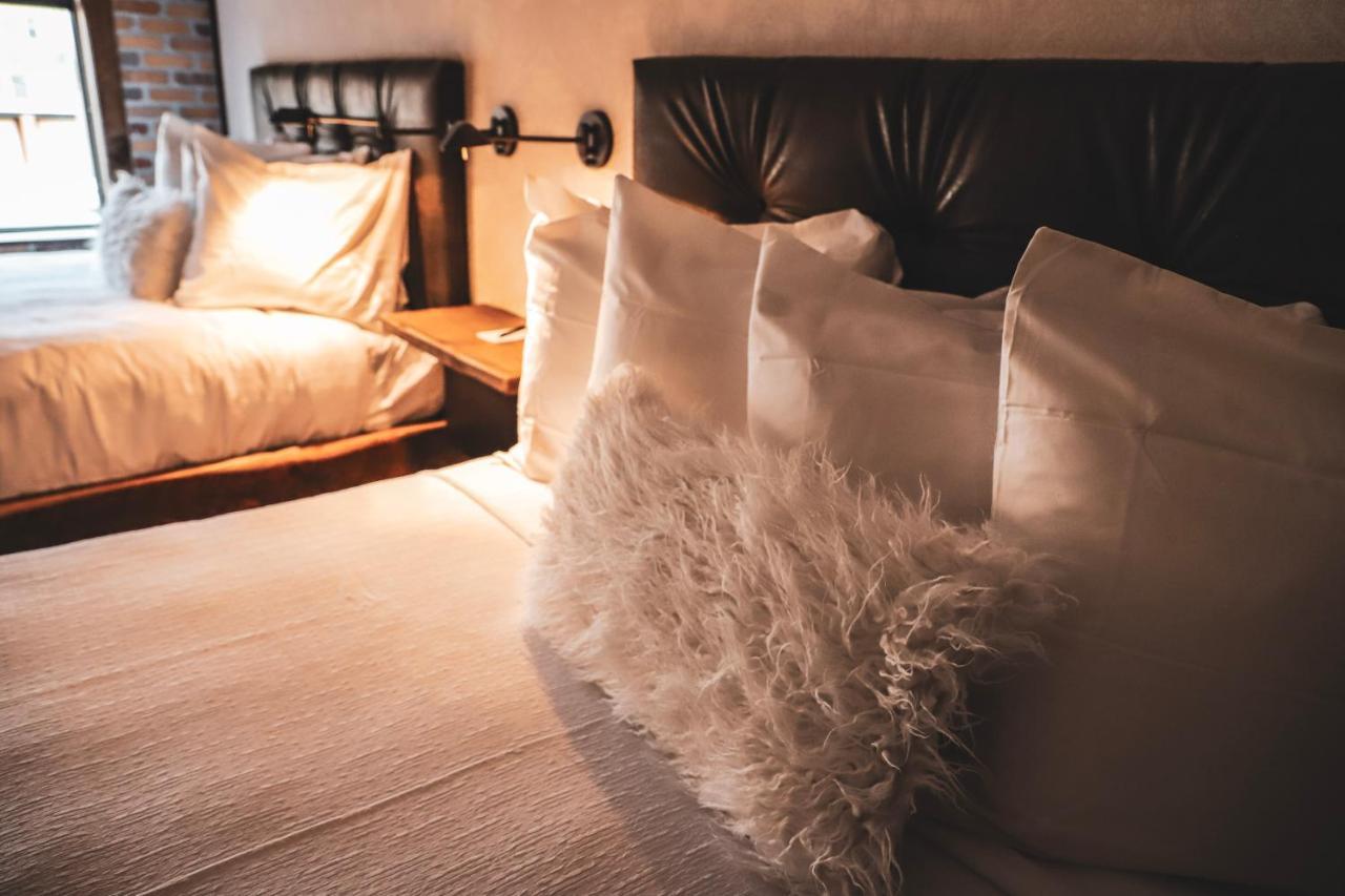 Standard Queen Room with Two Queen Beds,769103395:JPEG