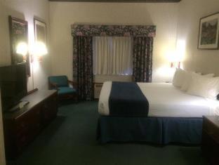 Queen Room with Two Queen Beds - Pet Friendly/Non-Smoking