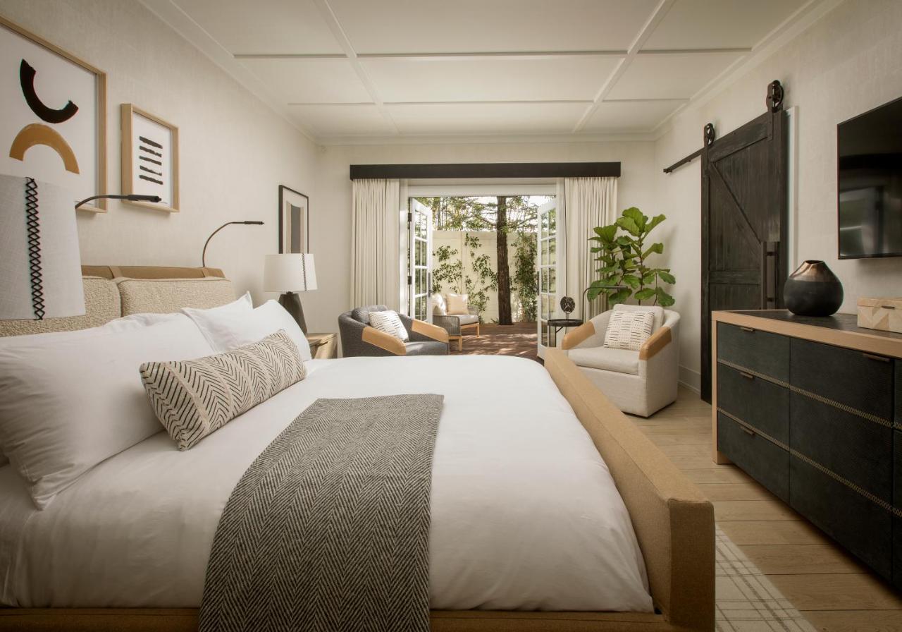 ADA Garden Shower Guestroom
