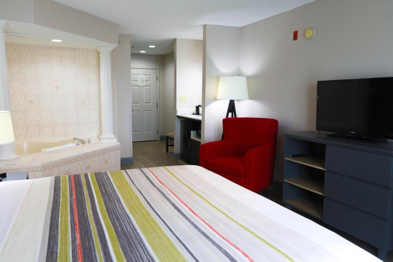 King Suite with Whirlpool - Non-Smoking