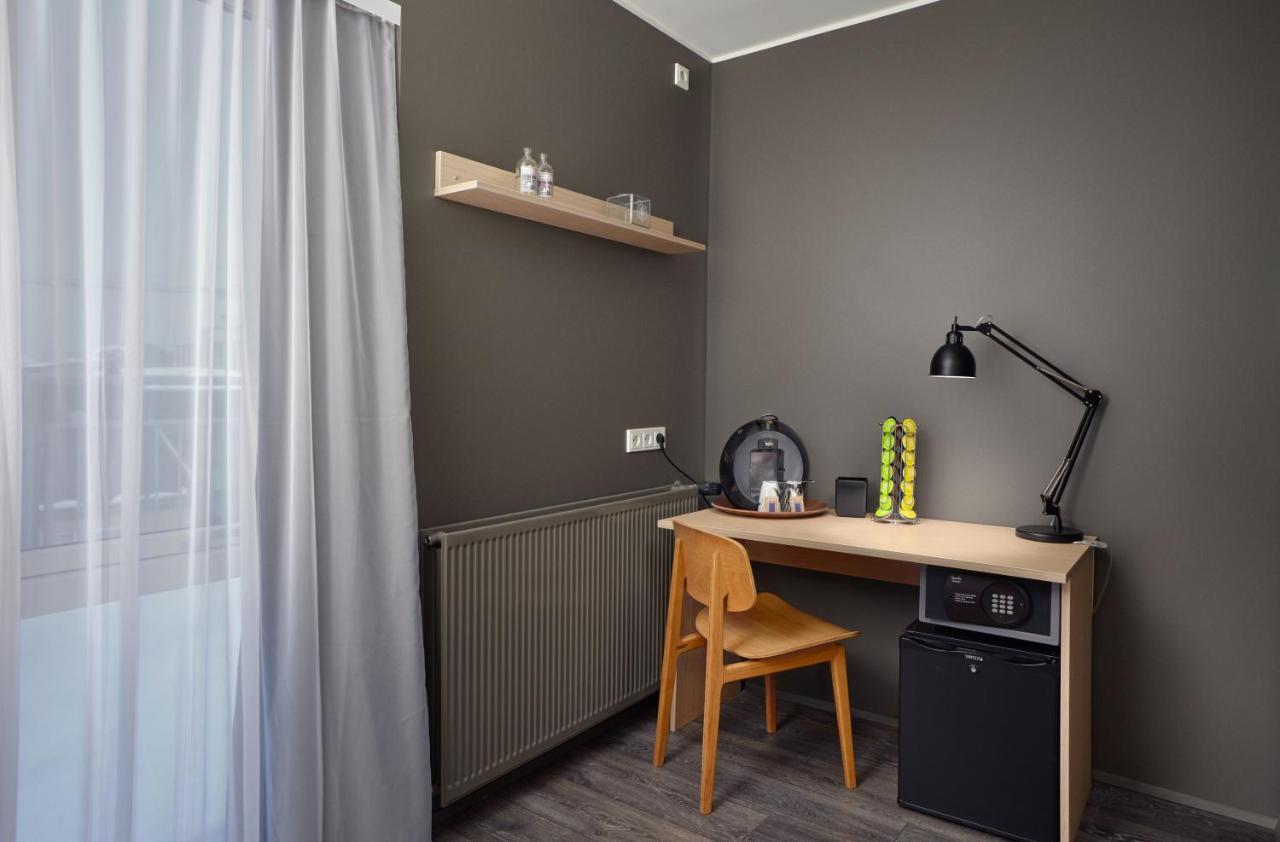 Family Room,1212172825:JPEG