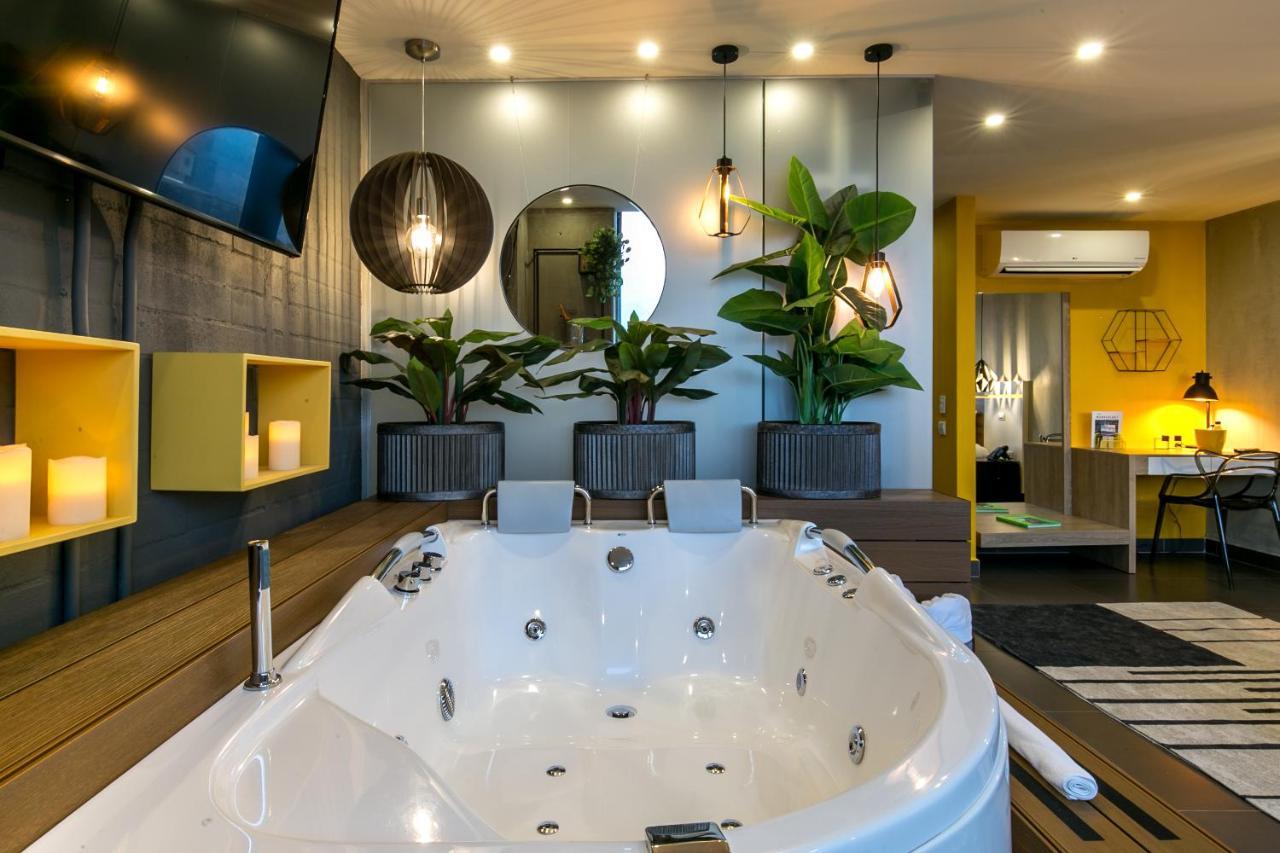 Suite Double Room with Spa Bath - High Floor