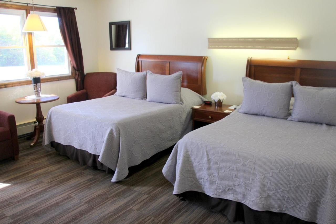 Double Room (1 Adult + 1 Child)