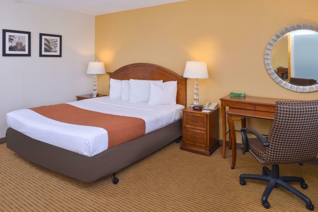 Deluxe King Suite