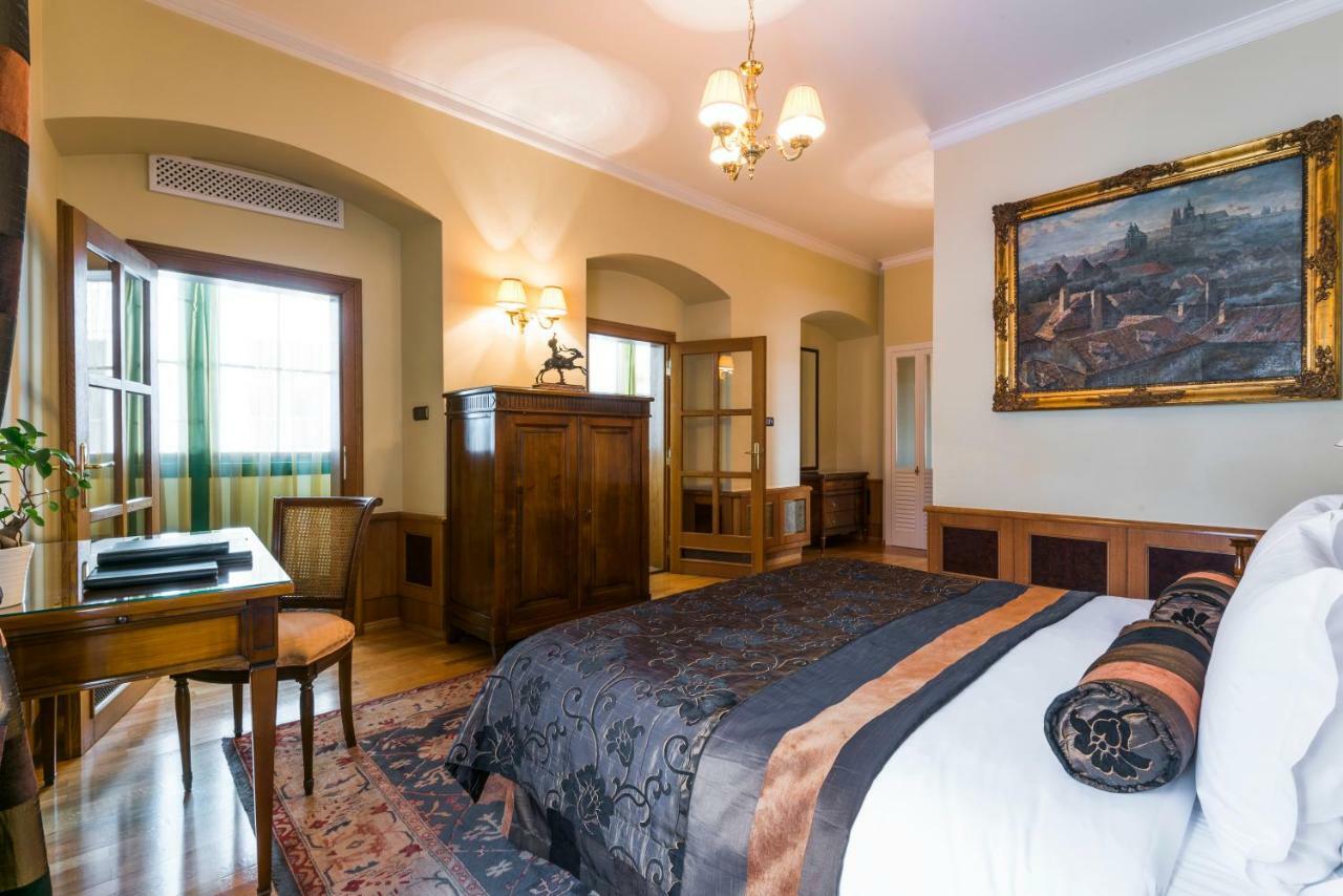 Deluxe Double Room,831209255:JPEG