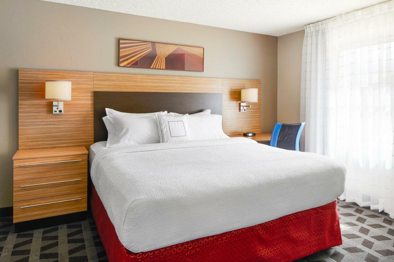 Corner Two-Bedroom King Suite