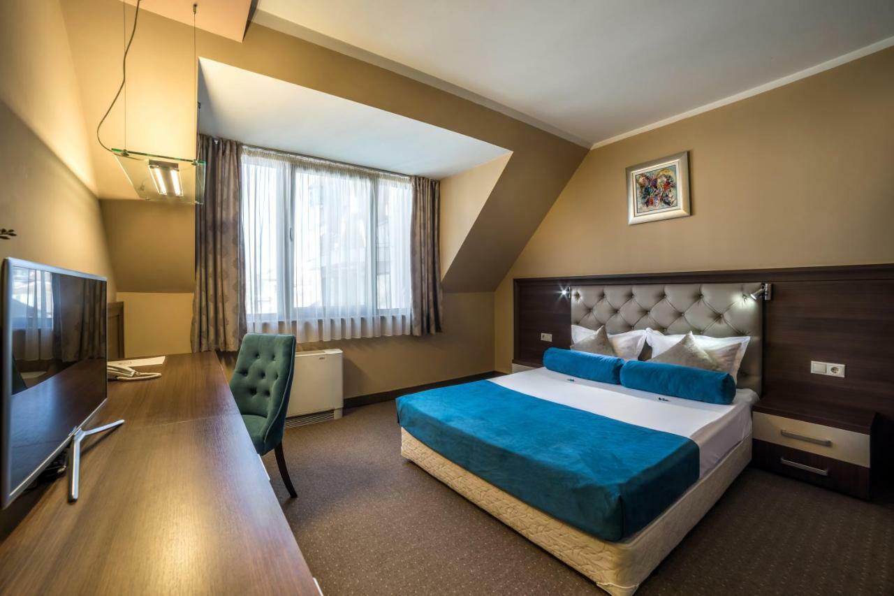 Queen Room