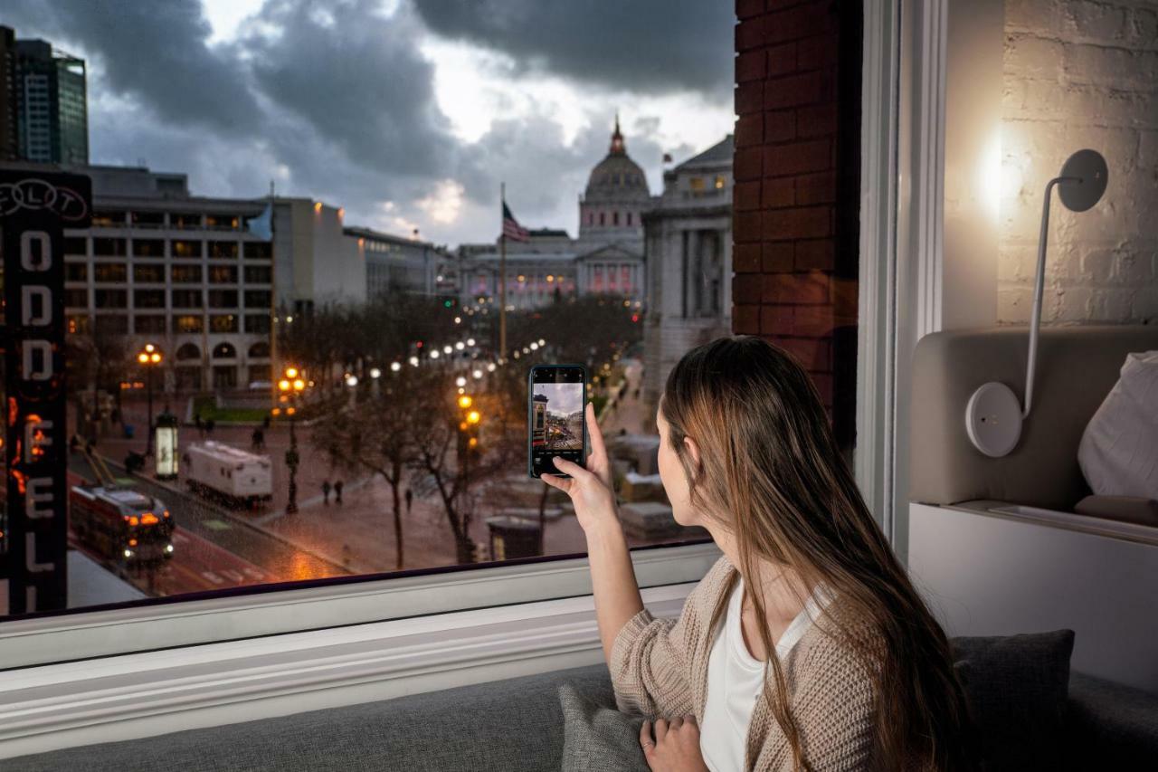 Corner Queen Room