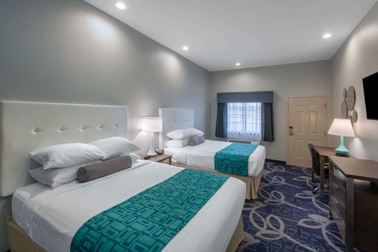 Queen Room with Two Queen Beds - Smoking