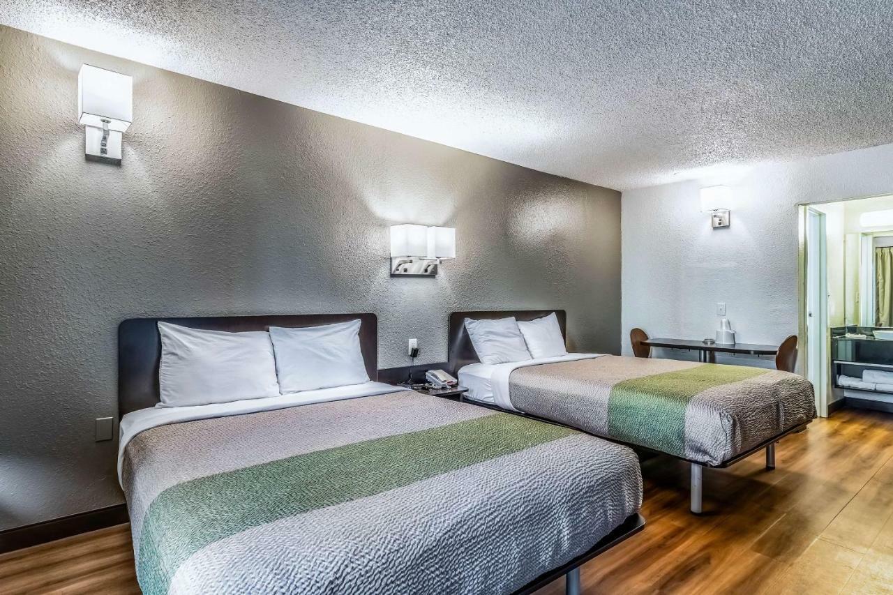 Deluxe Queen Room with Two Queen Beds - Non-Smoking