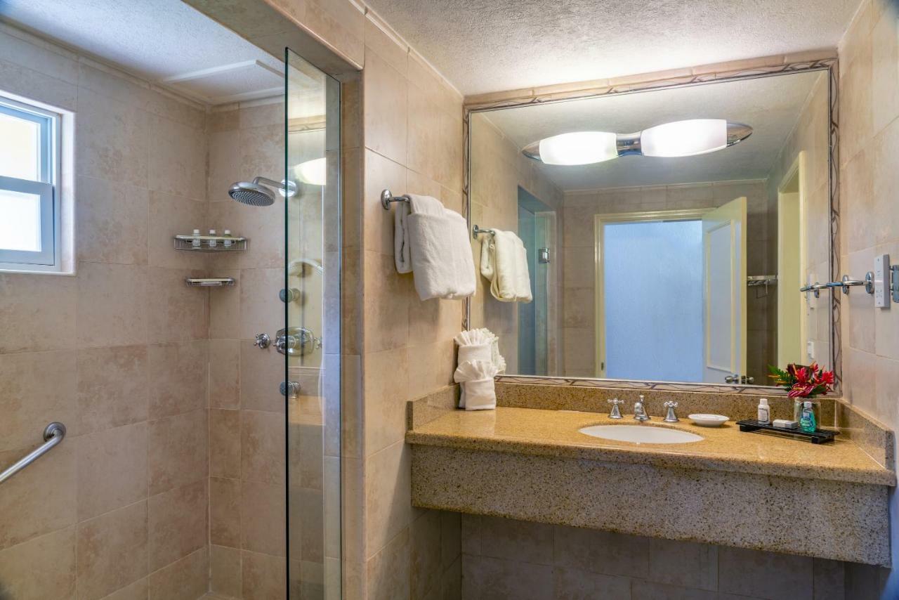Ocean Front Junior Suite Plunge Pool Concierge Service
