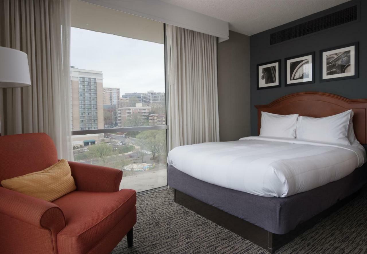 Concierge Queen Room with City View