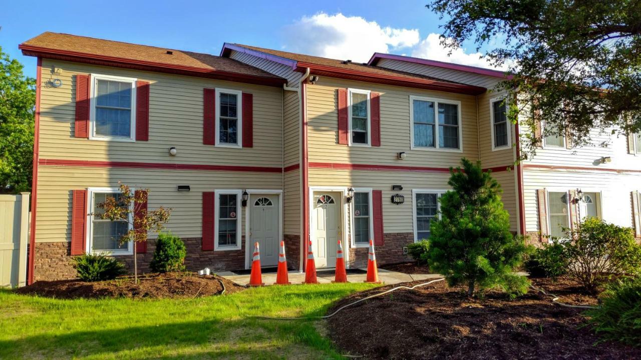 Two Bedroom Condo with Kitchen and Laundry,1262040466:JPEG