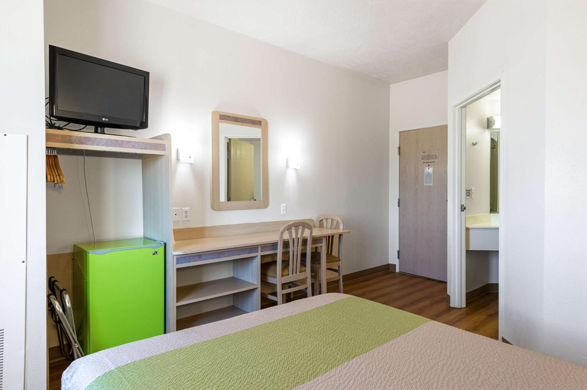 Queen Room - Disability Access - Roll in Shower